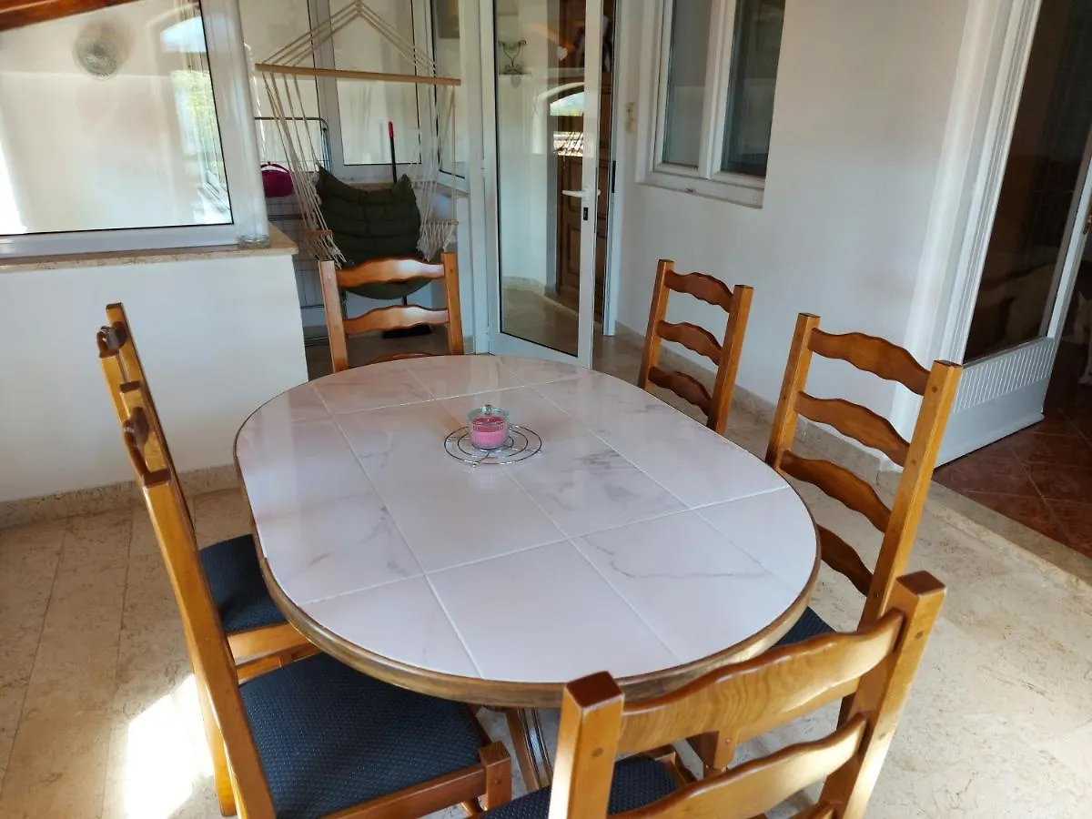 Apartmani Jasarevic Martinscica  Апартаменты Мартиншчица